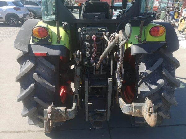 Tracteur vigneron Claas Nexos 240F – Image 4